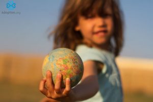 How to Choose between International And Domestic Adoption?